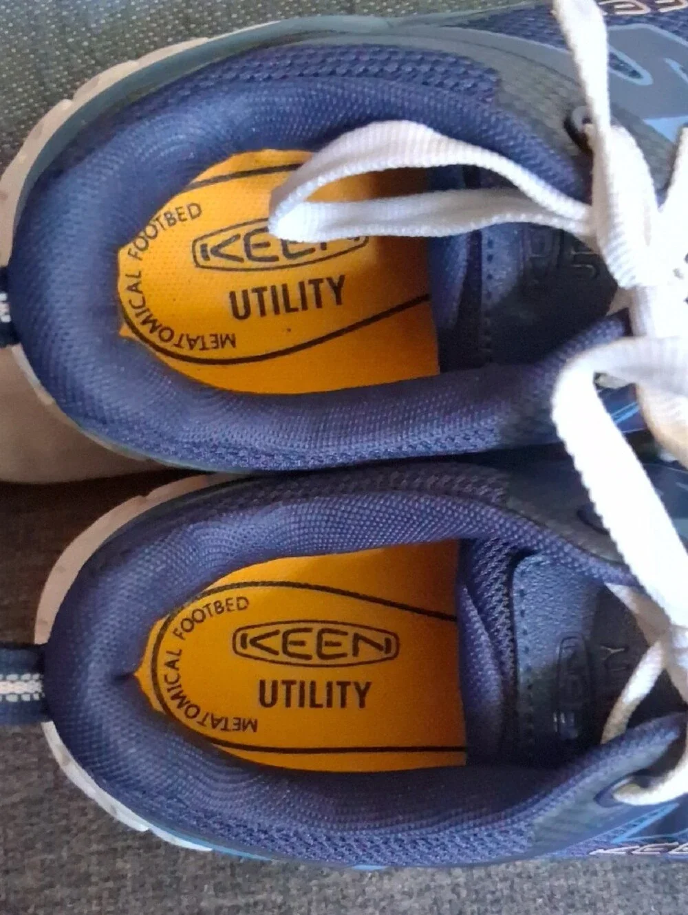 EUC Size 7M Keen Blue Utility Shoes